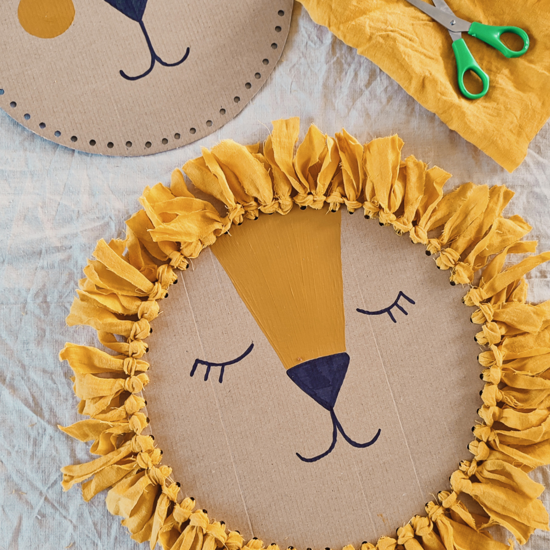Idée DIY : adopte le zéro déchet en fabriquant un masque de lion