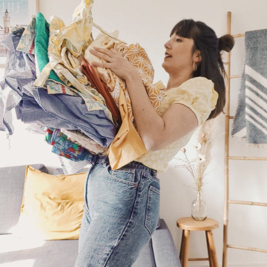 Recyclage textile et upcycling : comment réinventer la mode et la décoration éco-responsables ?