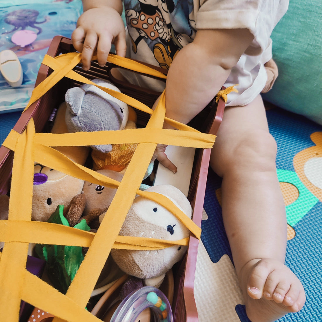 DIY éveil bébé : 3 jouets gratuits à fabriquer avec ce que tu as chez toi